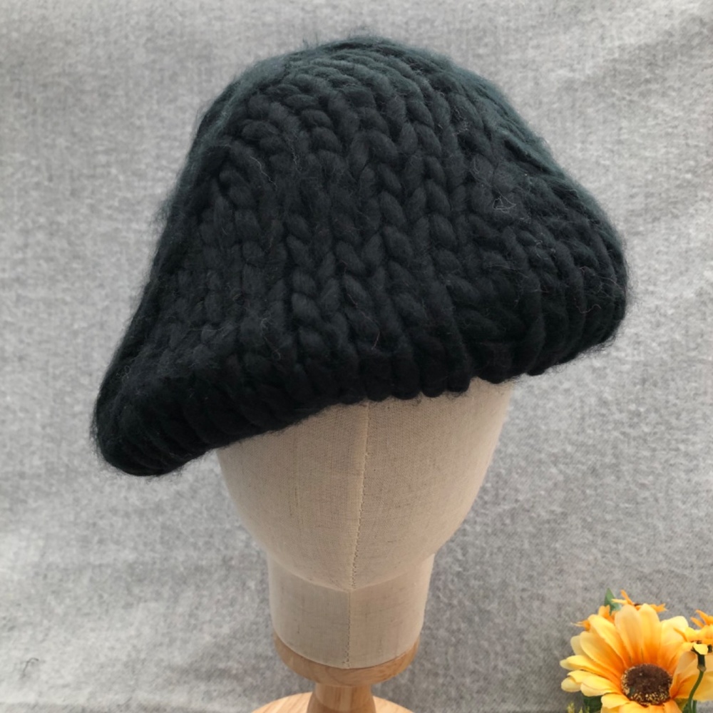 NWOT - Deep Black Thick Knit Beret - Picture 2 of 10